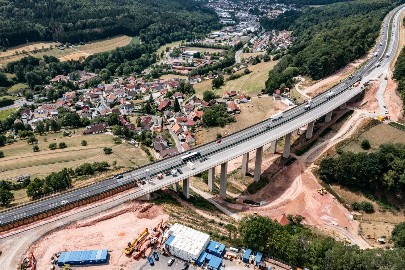 Luftaufnahme der Talbrücke Römershag (Foto: Jan R. Schäfer)