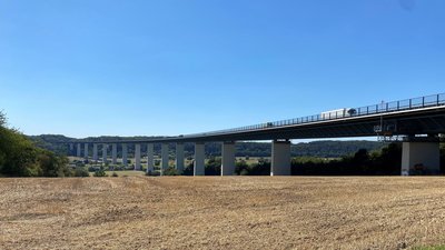 Die Ruhrtalbrücke der A52 bei Mintard