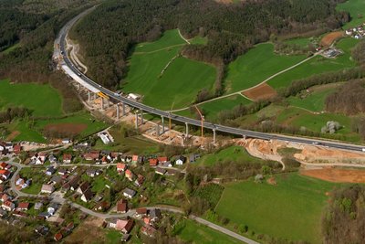 Luftaufnahme der Talbrücke Unterrieden (Foto: Hajo Dietz - Nürnberg Luftbild)