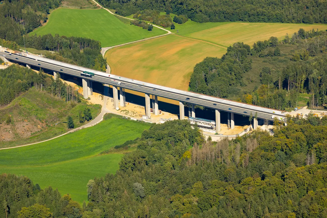Luftaufnahme der Talbrücke Krondorf (Foto: Frankenair)