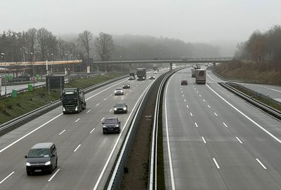 Blick aus dem Brückencafé der Tank & Rastanlage Dammer Berge: Der Verkehr fließt ab sofort zwischen Lohne/Dinklage und Bramsche sechsstreifig in beide Richtungen. 