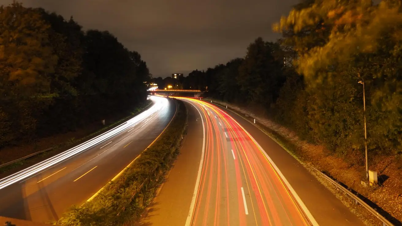 Die A52 in Essen bei Nacht